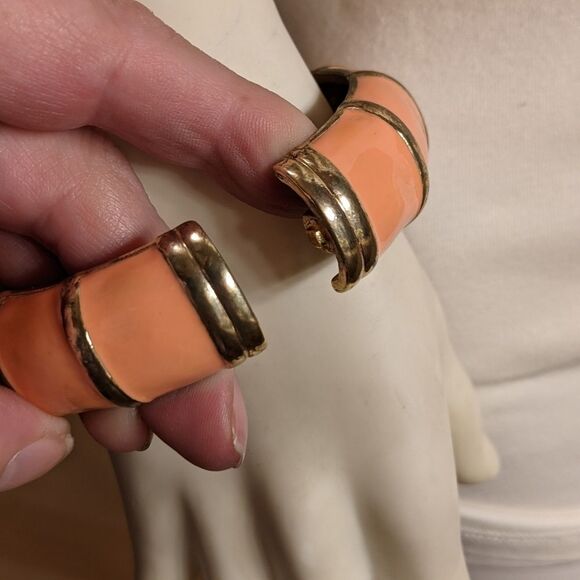 Vintage light orange bangle cuff clap bracelet - Picture 8 of 9